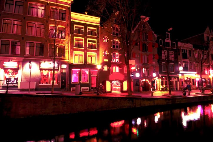 Amsterdam to ban tours of the Red Light District from 2020 Amsterdam to ban tours of the Red Light District from 2020