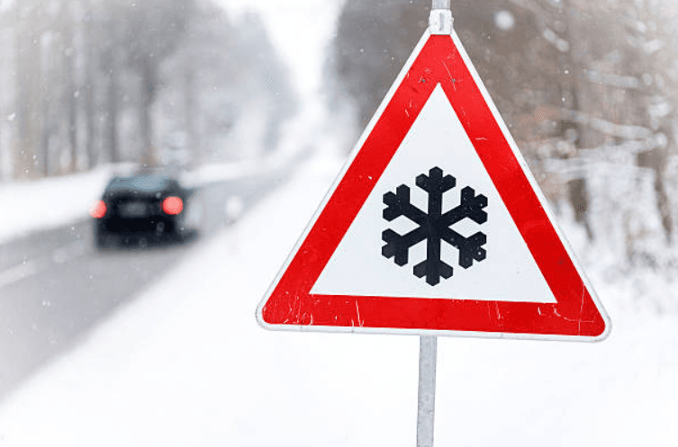 AA Roadwatch asks commuters to be careful as slush ‘is lingering’ AA Roadwatch asks commuters to be careful as slush ‘is lingering’