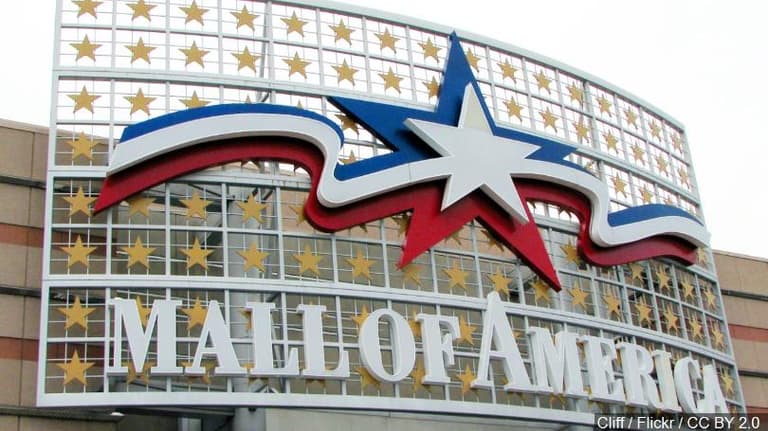 Man throws 5-year-old boy from 3rd floor of shopping centre in Minnesota Man throws 5-year-old boy from 3rd floor of shopping centre in Minnesota