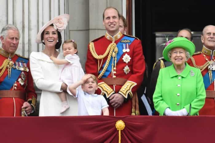 The Royal Family are looking for someone to work and live in Buckingham Palace The Royal Family are looking for someone to work and live in Buckingham Palace