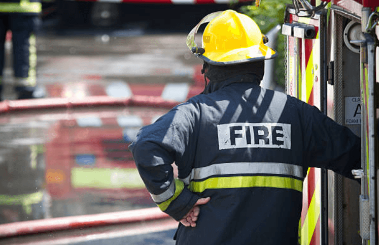We can’t help but shed a tear at this firefighter rescuing a trapped puppy We can’t help but shed a tear at this firefighter rescuing a trapped puppy