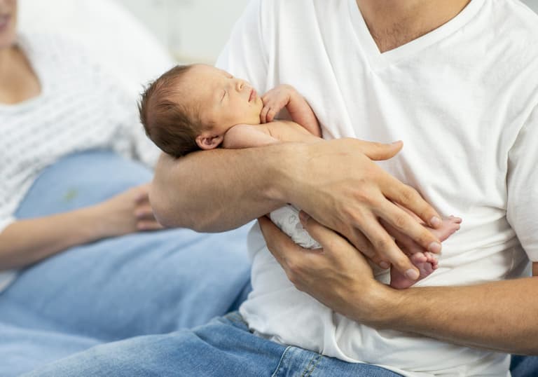 Viral tweet begs the question, why can’t new dads stay over night at the hospital? Viral tweet begs the question, why can’t new dads stay over night at the hospital?