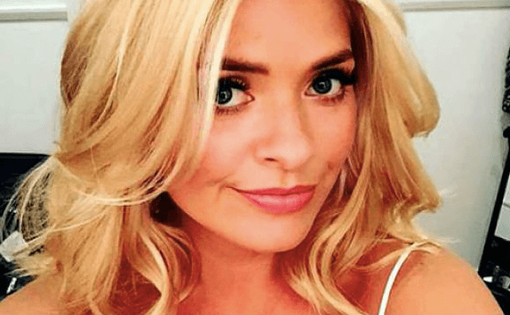 Holly Willoughby is wearing the most DIVINE yellow midi skirt this morning Holly Willoughby is wearing the most DIVINE yellow midi skirt this morning