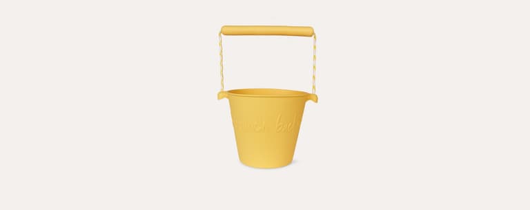 This space-saving silicone bucket will scrunch up to even fit in your pocket This space-saving silicone bucket will scrunch up to even fit in your pocket