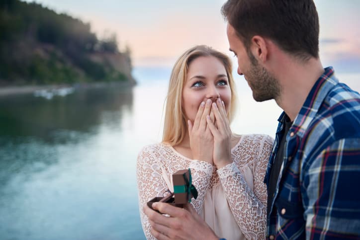 This beautiful alternative engagement ring trend is perfect for boho brides-to-be This beautiful alternative engagement ring trend is perfect for boho brides-to-be