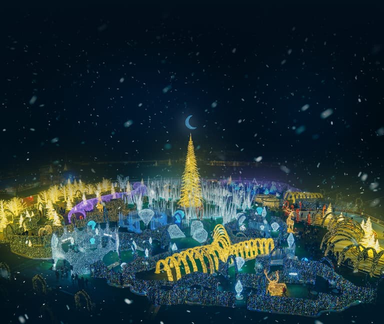 The biggest Christmas light maze in the world is on the way and it sounds magical The biggest Christmas light maze in the world is on the way and it sounds magical
