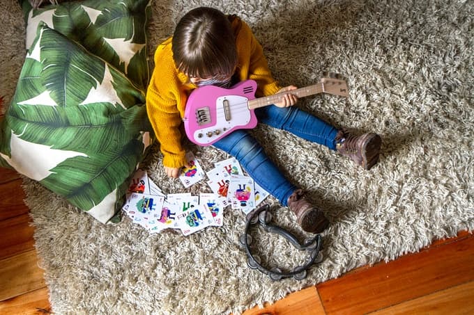 These guitars help to teach children to play music through augmented reality These guitars help to teach children to play music through augmented reality