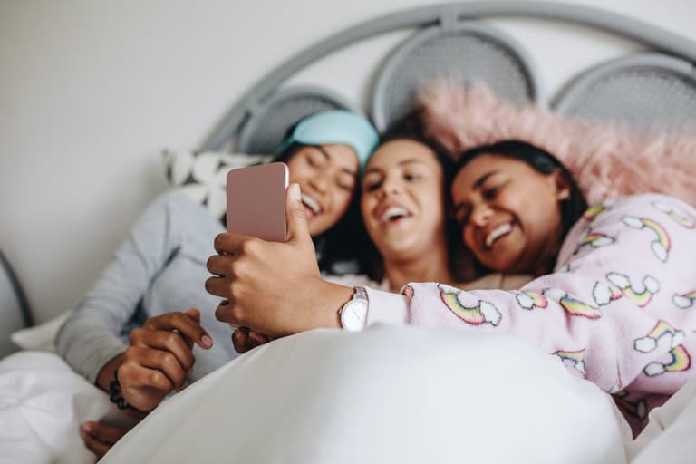 Mum makes child sign strict ‘sleepover contract’ and it’s causing mixed opinions Mum makes child sign strict ‘sleepover contract’ and it’s causing mixed opinions