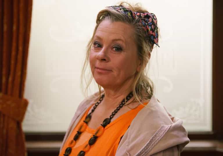 Corrie’s Bernie to try and kill Kell after finding proof he abused her son as a child Corrie’s Bernie to try and kill Kell after finding proof he abused her son as a child