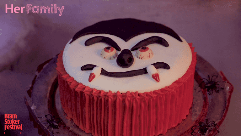 Bram Stoker Dracula Cookie Smash Cake recipe Bram Stoker Dracula Cookie Smash Cake recipe