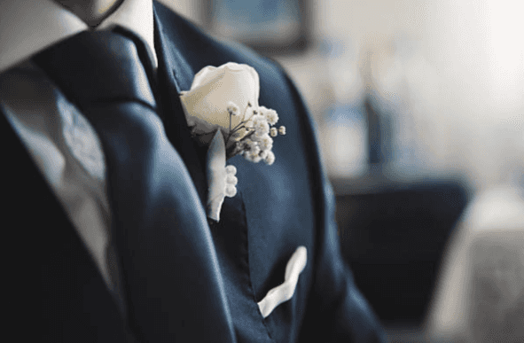 Groom robs bank in attempt to pay for his wedding the next day Groom robs bank in attempt to pay for his wedding the next day