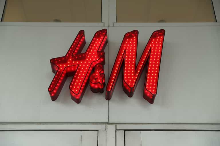 Bride buys stunning H&M wedding dress, says good friends ‘mocked’ her decision Bride buys stunning H&M wedding dress, says good friends ‘mocked’ her decision