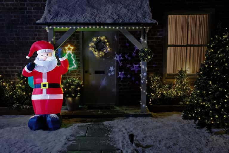 It’s only November but we’re eyeing up Aldi’s giant Christmas decorations It’s only November but we’re eyeing up Aldi’s giant Christmas decorations
