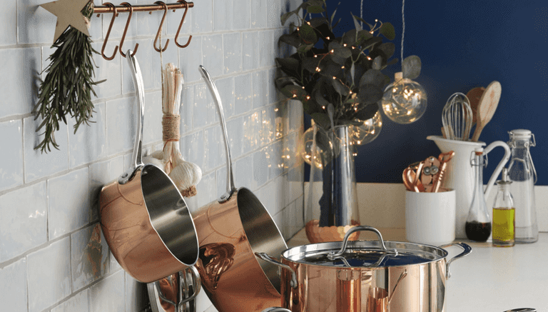Aldi’s new copper collection includes a divine drinks tray for just €16 Aldi’s new copper collection includes a divine drinks tray for just €16