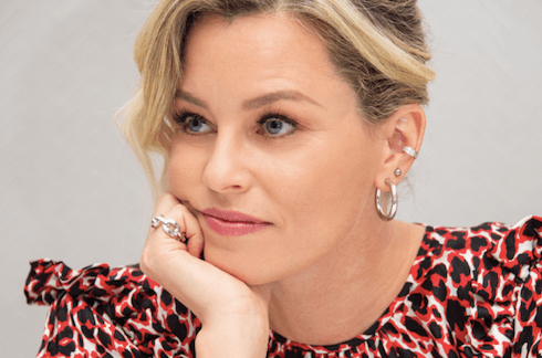 Elizabeth Banks says she felt judged for using a surrogate to have children Elizabeth Banks says she felt judged for using a surrogate to have children