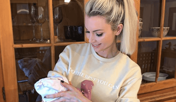 Rosanna Davison shares adorable photo with baby Sophia to mark the newborn turning one week old Rosanna Davison shares adorable photo with baby Sophia to mark the newborn turning one week old