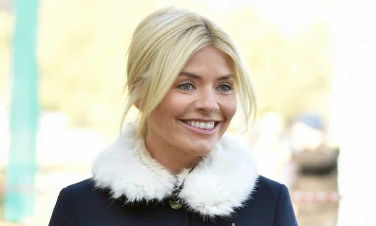 Holly Willoughby just wore the most wonderful red knitted jumper, but it’s pricey Holly Willoughby just wore the most wonderful red knitted jumper, but it’s pricey