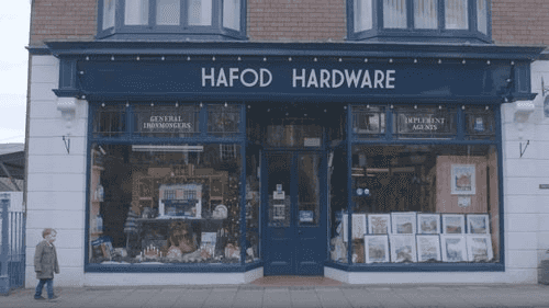 Family-run hardware store’s heartfelt Christmas ad is making us feel all kinds of emotional Family-run hardware store’s heartfelt Christmas ad is making us feel all kinds of emotional