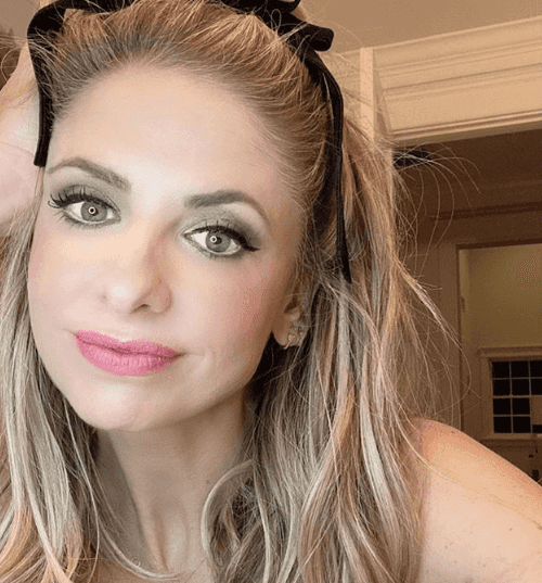 Mealtime is sacred in Sarah Michelle Gellar’s household and she says it keeps her family together Mealtime is sacred in Sarah Michelle Gellar’s household and she says it keeps her family together