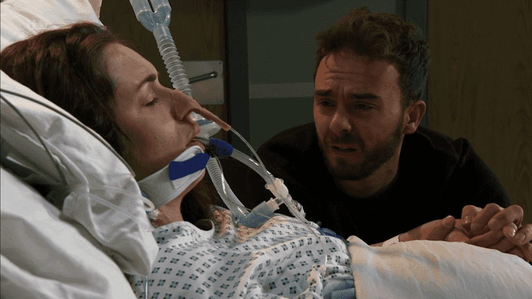Corrie’s David to face fresh heartbreak after Shona wakes from her coma Corrie’s David to face fresh heartbreak after Shona wakes from her coma