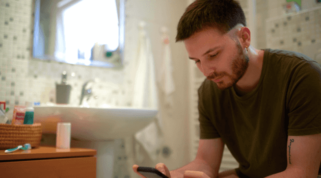 Apparently, dads spend 7 hours a year in the bathroom – hiding from their families Apparently, dads spend 7 hours a year in the bathroom – hiding from their families