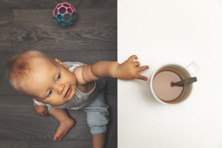 Mum explains what you should do if your child pulls hot tea down on themselves Mum explains what you should do if your child pulls hot tea down on themselves