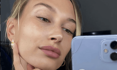 The incredibly simple trick Hailey Bieber used to help grow her eyebrows The incredibly simple trick Hailey Bieber used to help grow her eyebrows