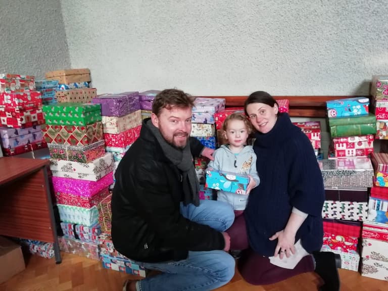 Couple who met volunteering with Team Hope talk about how it’s become their family tradition Couple who met volunteering with Team Hope talk about how it’s become their family tradition