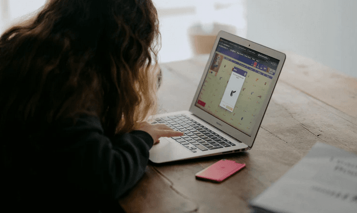 Irish teenagers are losing “vast amounts of money” through online gambling Irish teenagers are losing “vast amounts of money” through online gambling
