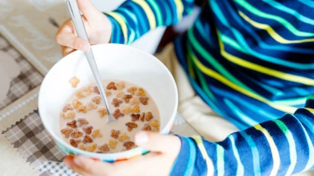 Children should be eating of side-plates, not full-sized plates, says new health guidelines Children should be eating of side-plates, not full-sized plates, says new health guidelines