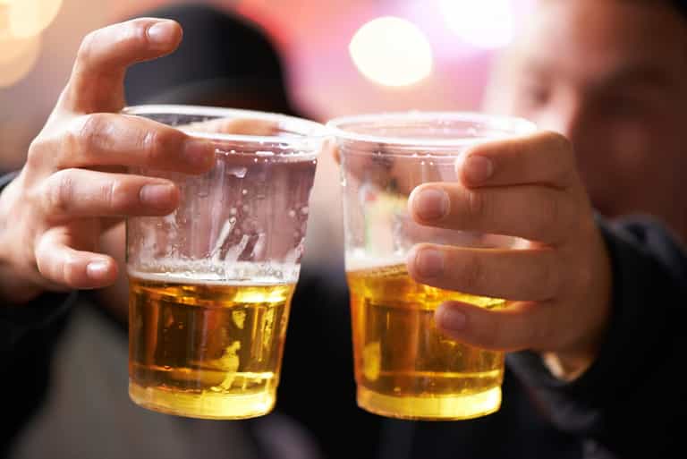 Outdoor drinkers to face €80 fines when in groups under new proposal Outdoor drinkers to face €80 fines when in groups under new proposal