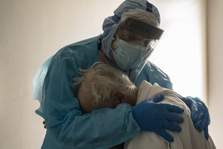 Image of doctor comforting Covid patient in Texas hospital goes viral Image of doctor comforting Covid patient in Texas hospital goes viral