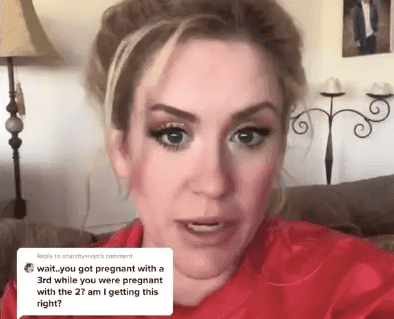 Woman expecting twins gets pregnant with third baby, now expecting triplets Woman expecting twins gets pregnant with third baby, now expecting triplets