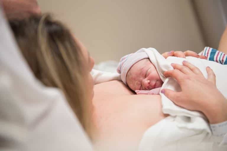 Woman who thought she was passing kidney stone gives birth to first child in toilet Woman who thought she was passing kidney stone gives birth to first child in toilet