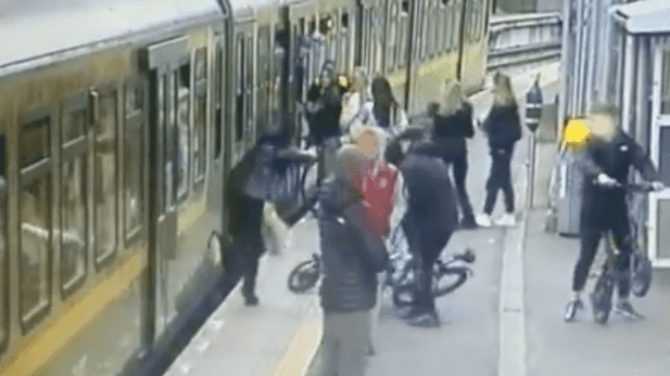 3 arrested after girl knocked between DART and platform in Dublin 3 arrested after girl knocked between DART and platform in Dublin