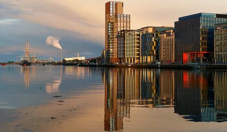 Thousands push for outdoor swimming pool in Dublin’s docklands as pandemic highlights lack of public facilities Thousands push for outdoor swimming pool in Dublin’s docklands as pandemic highlights lack of public facilities