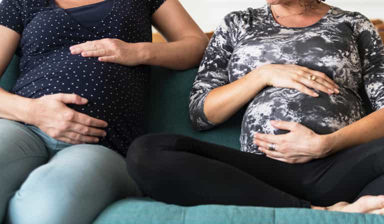 Same-sex couple give birth just 13 days apart: “It’s like having twins, but from different bodies” Same-sex couple give birth just 13 days apart: “It’s like having twins, but from different bodies”