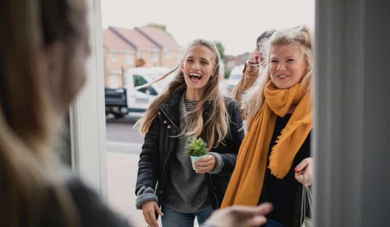 Study finds 1 in 3 house guests snoop through your home when visiting Study finds 1 in 3 house guests snoop through your home when visiting