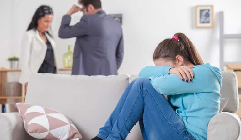 Dad forces daughter to see “authoritarian” grandparents she hates behind wife’s back Dad forces daughter to see “authoritarian” grandparents she hates behind wife’s back