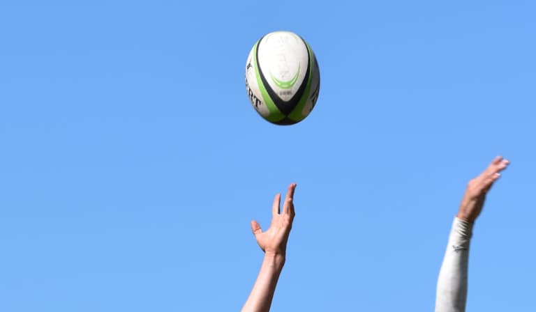 Working mum: Rugby player applauded for breastfeeding her daughter at side of pitch Working mum: Rugby player applauded for breastfeeding her daughter at side of pitch