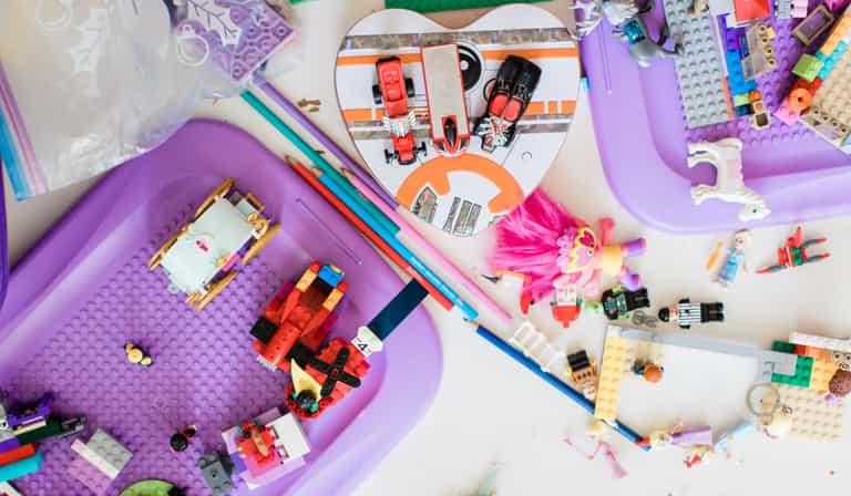 This mother’s clever game makes her kids actually want to clean up! This mother’s clever game makes her kids actually want to clean up!