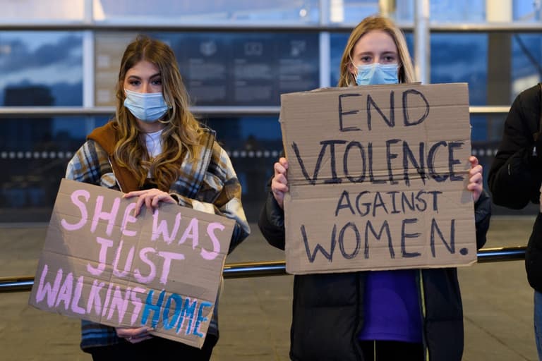 Police breached “fundamental rights” at Sarah Everard vigil, inquiry finds Police breached “fundamental rights” at Sarah Everard vigil, inquiry finds