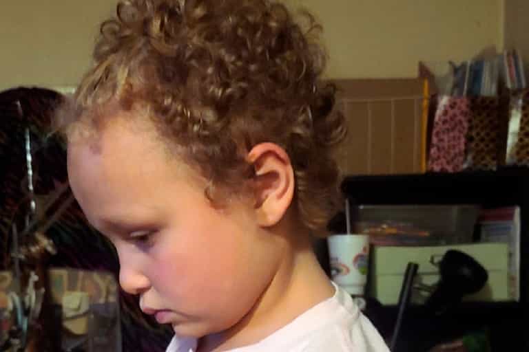 Father left furious after school librarian cuts his little girl’s hair off Father left furious after school librarian cuts his little girl’s hair off