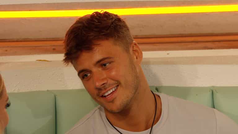 Love bombing: Why Love Island is a masterclass in relationship red flags Love bombing: Why Love Island is a masterclass in relationship red flags