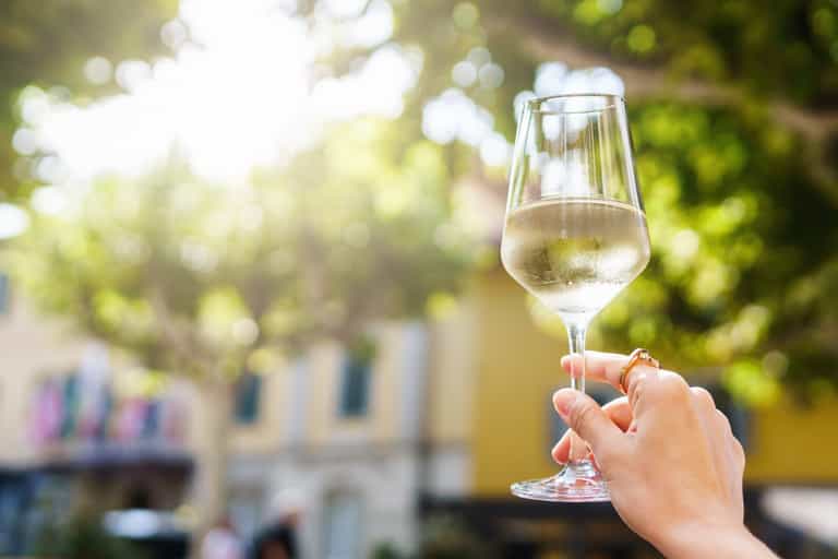 Viral hack shows how to fully chill a bottle of wine in 15 minutes Viral hack shows how to fully chill a bottle of wine in 15 minutes