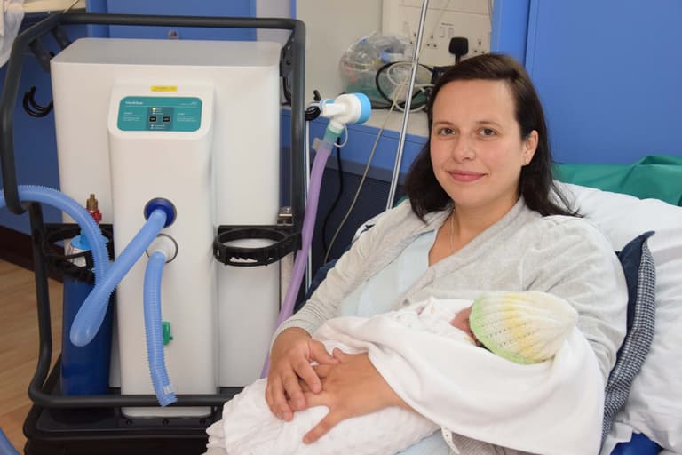 Woman becomes first to use greener gas and air during child birth Woman becomes first to use greener gas and air during child birth