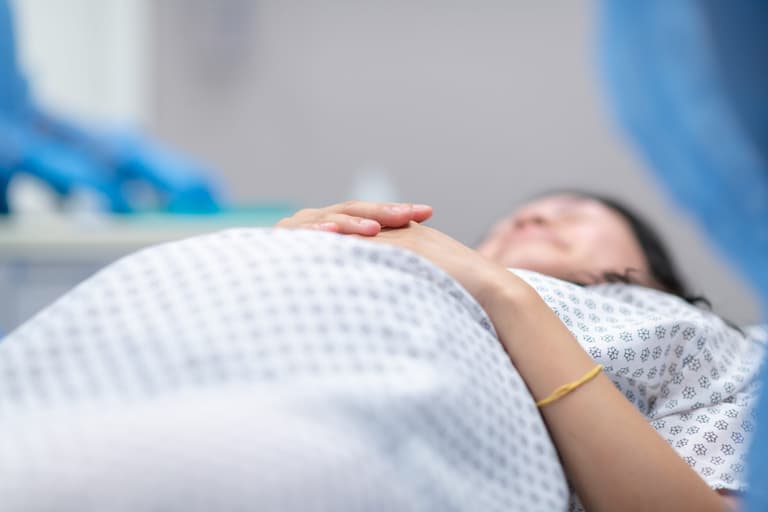 Doctor who botched baby’s delivery allegedly rushed to catch holiday flight Doctor who botched baby’s delivery allegedly rushed to catch holiday flight