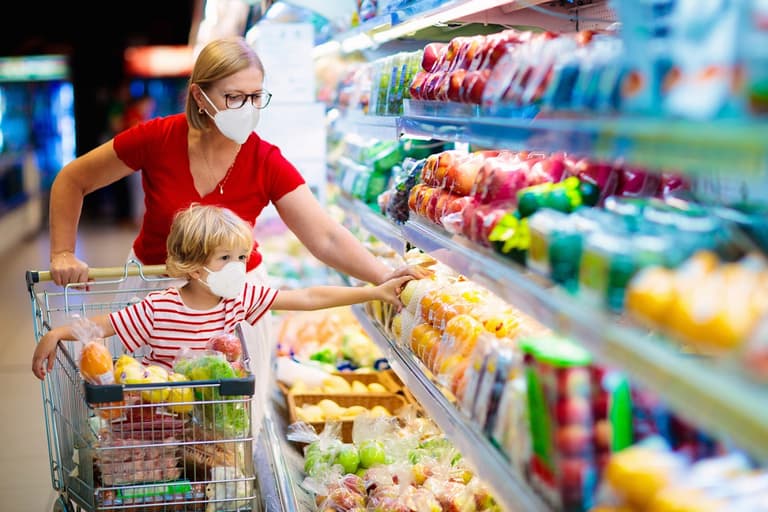 Man objects to kids sitting in shopping trolleys “where food has to go” – what do you think? Man objects to kids sitting in shopping trolleys “where food has to go” – what do you think?