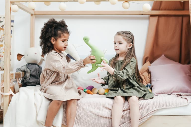 This psychotherapist says we shouldn’t be teaching kids to share This psychotherapist says we shouldn’t be teaching kids to share