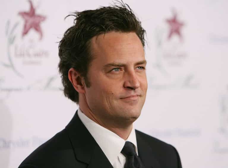 Matthew Perry will offer a “behind the scenes” look at Friends in new book Matthew Perry will offer a “behind the scenes” look at Friends in new book